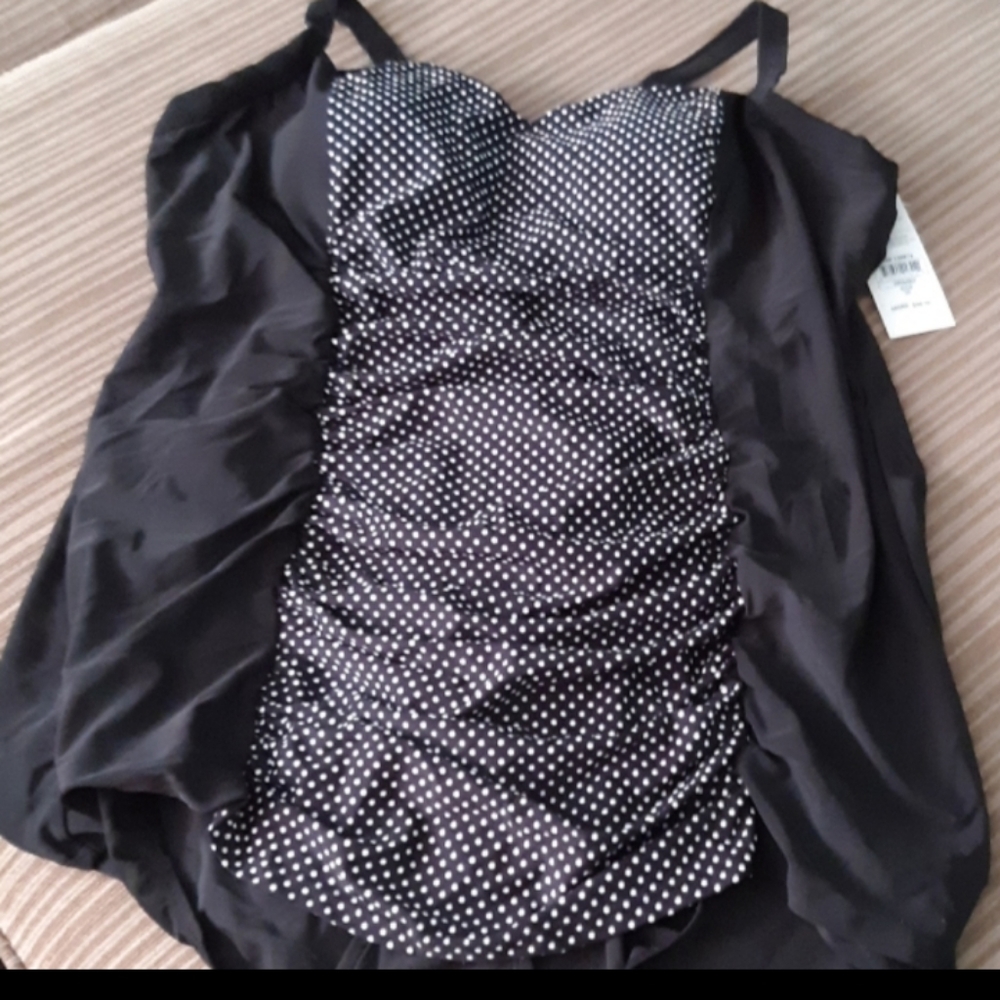 NWT Marilyn Monroe black and white polka dot